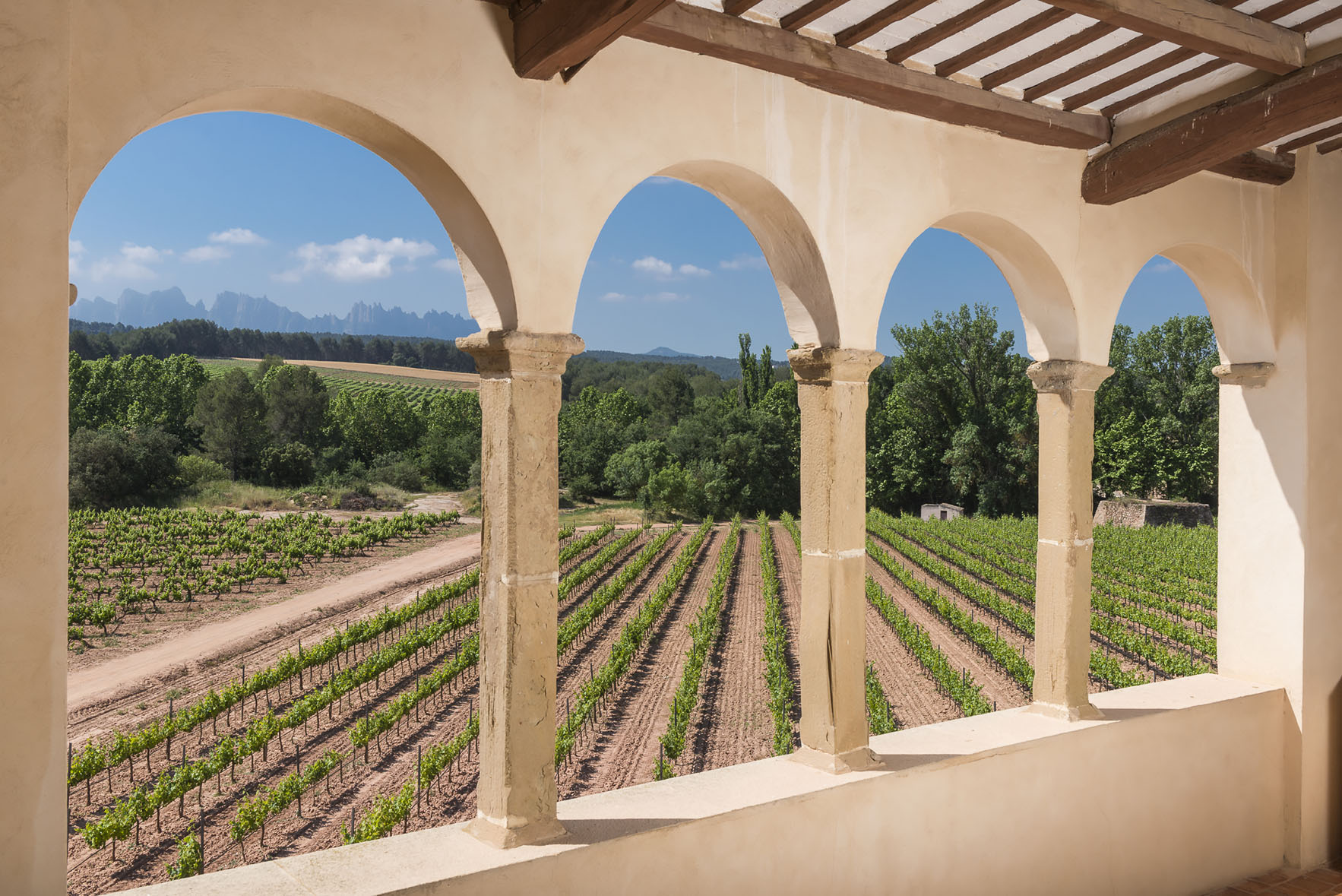 Balcó de la Masia fortificada que li dona nom al vi. Bages, juny de 2016.
