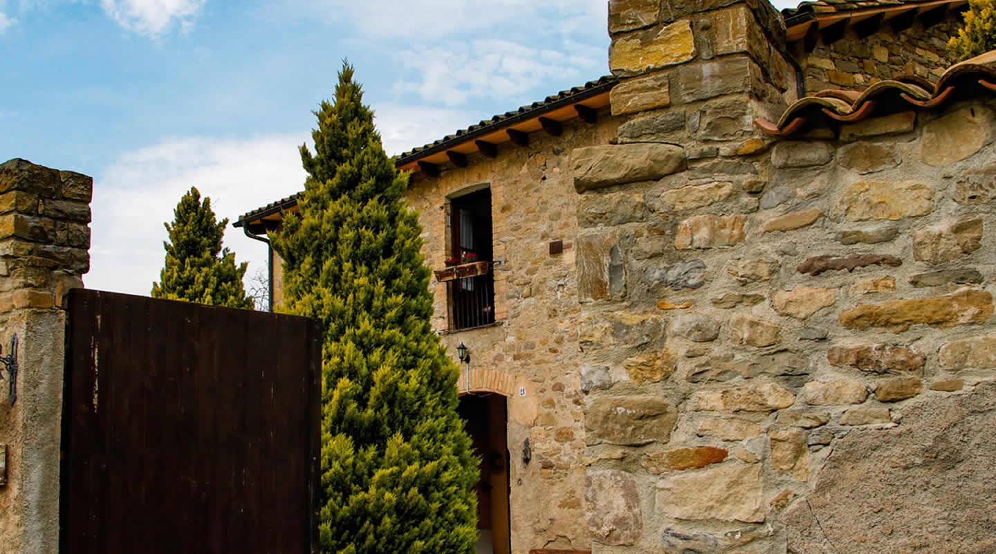 La ruta del vi de la DO Pla del Bages La ruta del vi de la DO Pla del Bages - Wine bar, mindfulness and winefulness with accommodation at Apartaments les Bases