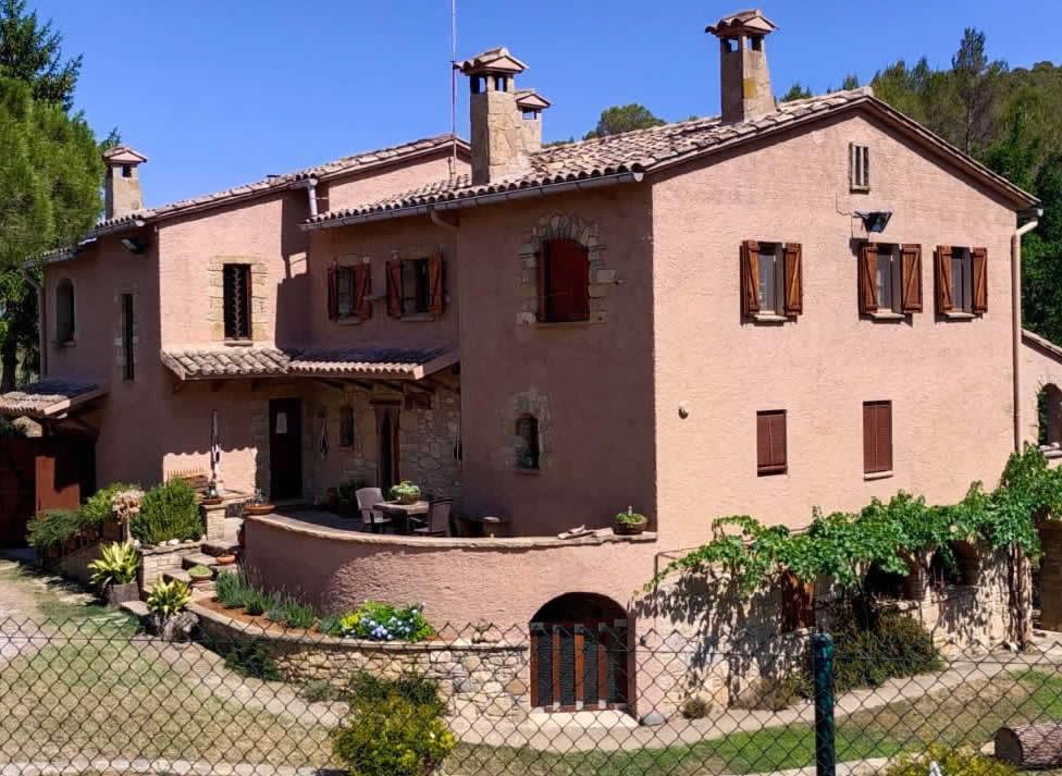 La ruta del vi de la DO Pla del Bages La ruta del vi de la DO Pla del Bages - Taller de pintura amb vi "Tinta i vi"